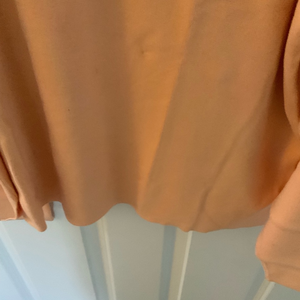Tommy Bahama Men’s Pale Orange V-Neck 100% Pima cotton sweater. Open bottom - Picture 3 of 4